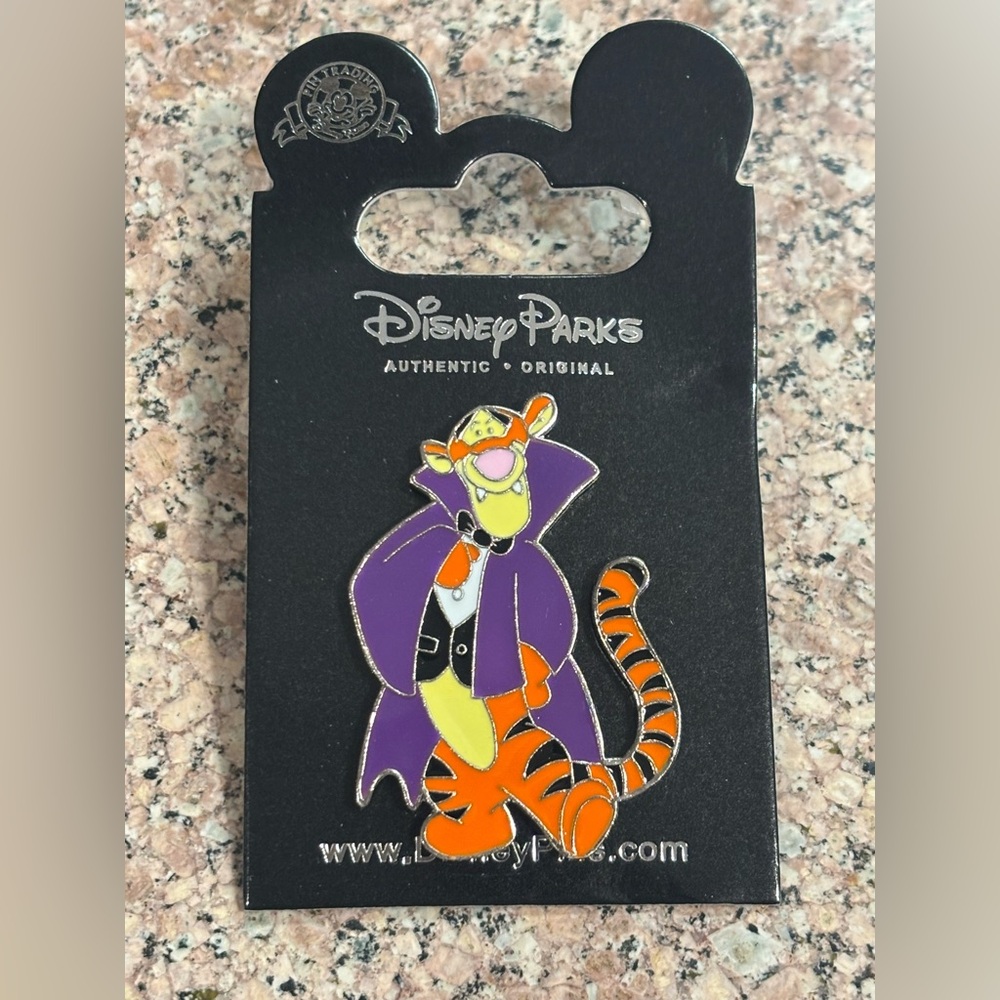 DISNEY PIN TIGGER AS A VAMPIRE HALLOWEEN 2022 NEW